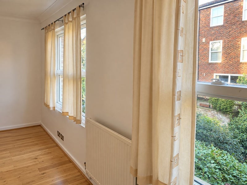 Room Princes Way in Greater London