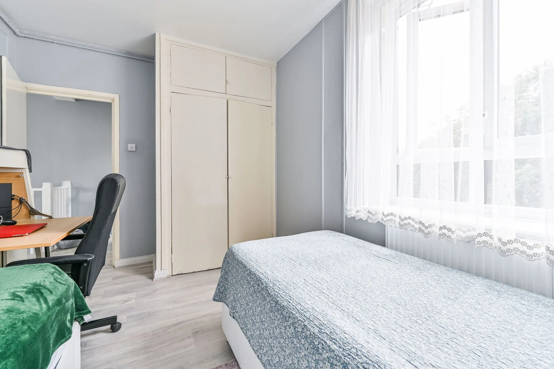Flat Springfield in Greater London