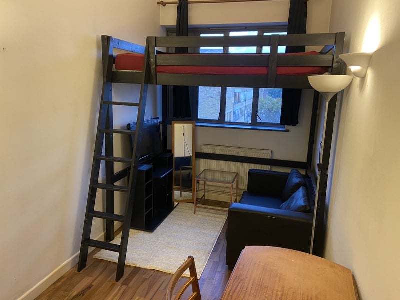 Room Shacklewell Row in Greater London