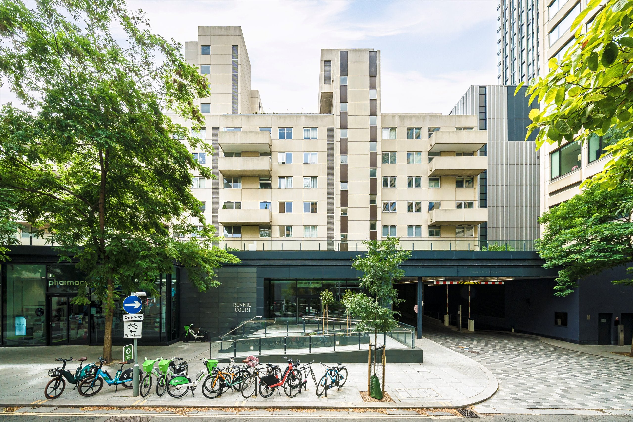 Flat Upper Ground in Greater London
