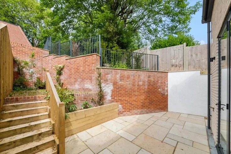 House Field End in Greater London