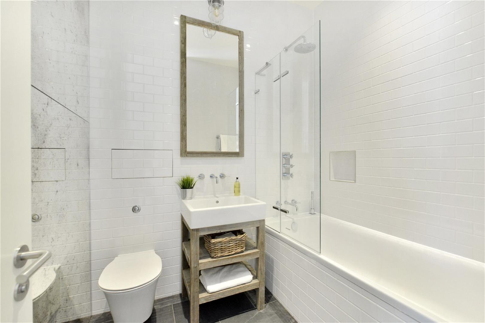 Flat Great Titchfield Street in London