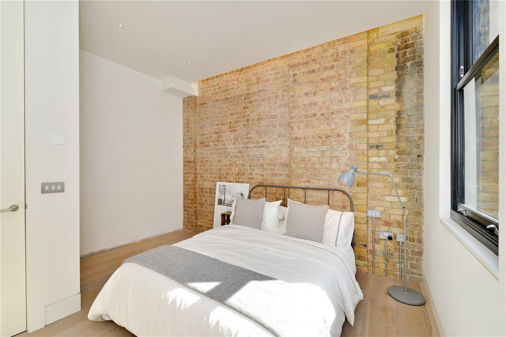 Flat Great Titchfield Street in London