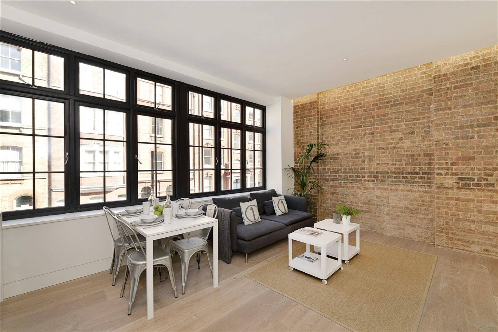 Flat Great Titchfield Street in London