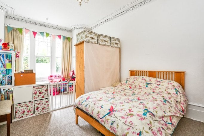 Flat Whitehall Park in Greater London