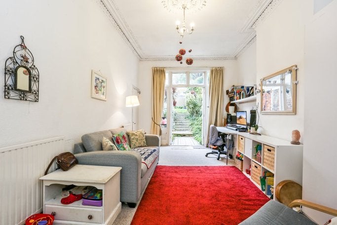 Flat Whitehall Park in Greater London