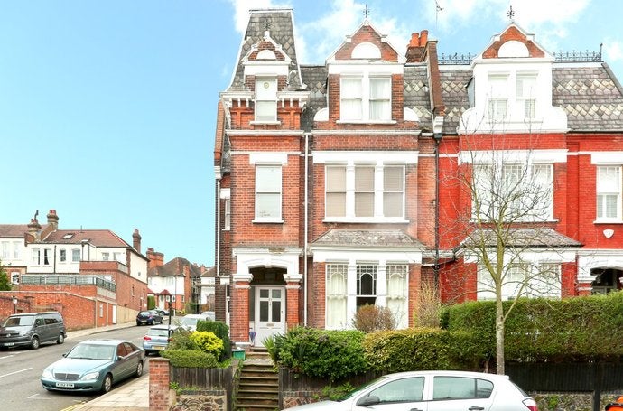 Flat Whitehall Park in Greater London