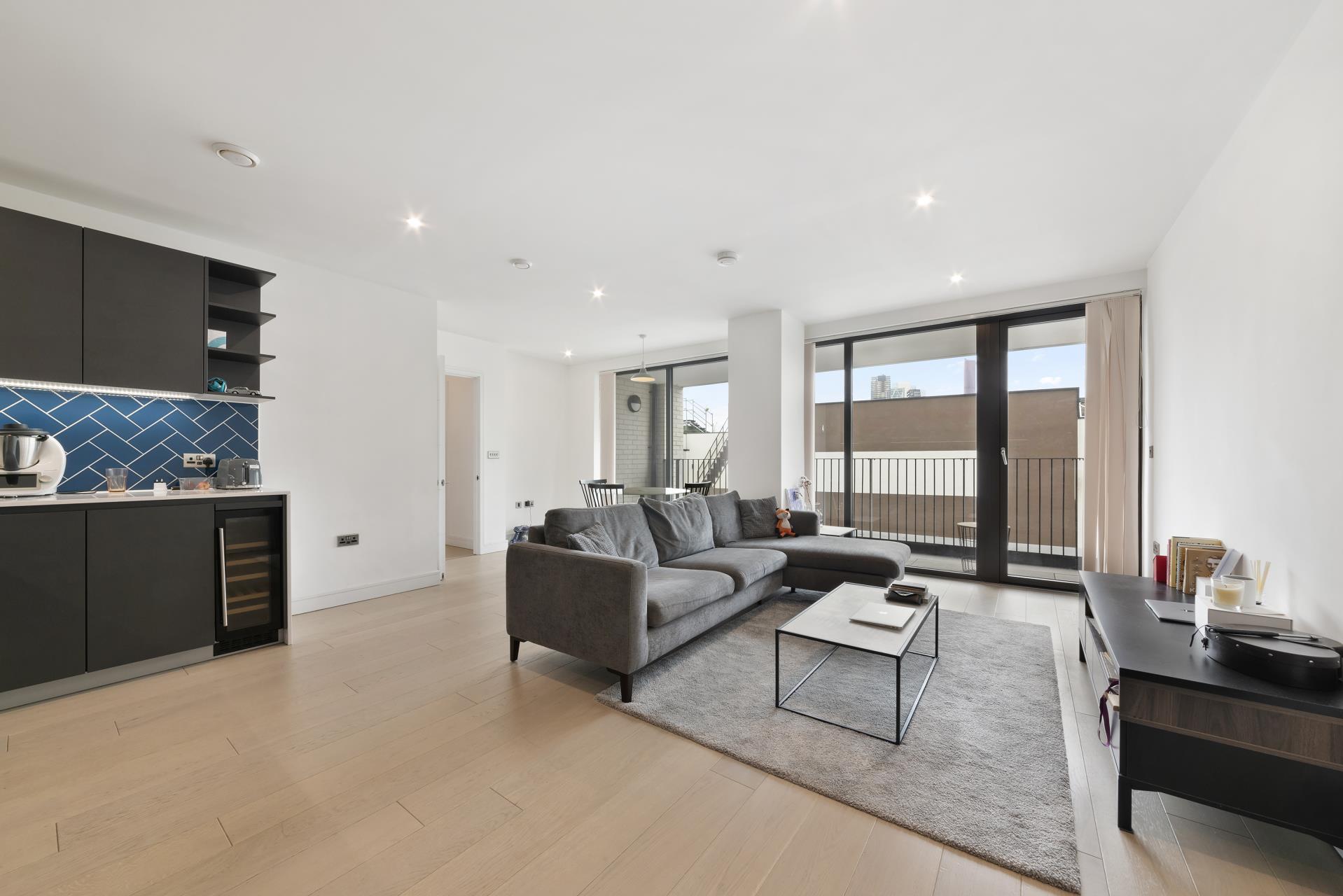 Flat Hackney Road in Greater London