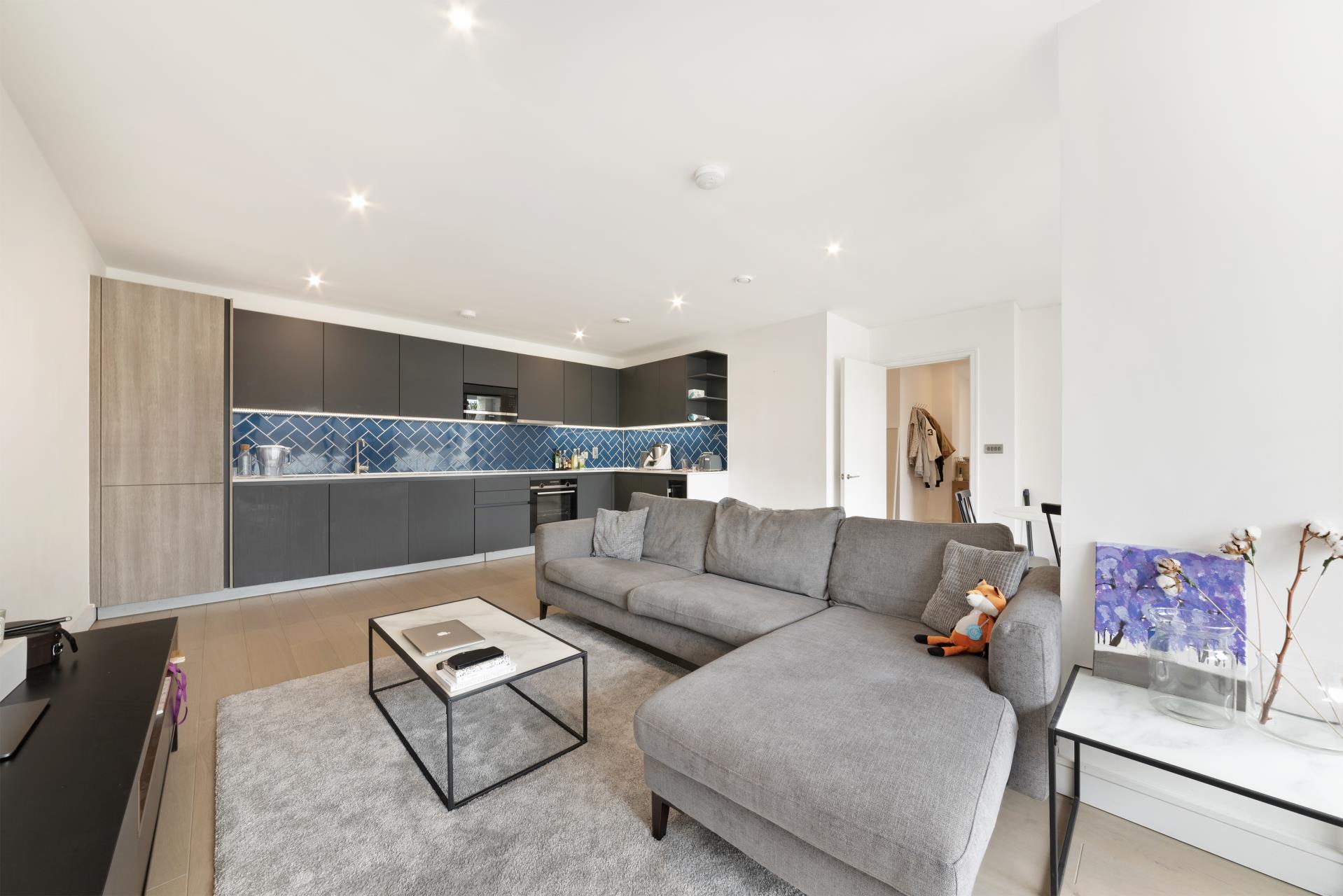 Flat Hackney Road in Greater London