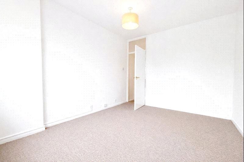Flat Charlton Road in Greater London