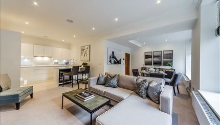Flat Crabtree Lane in Greater London