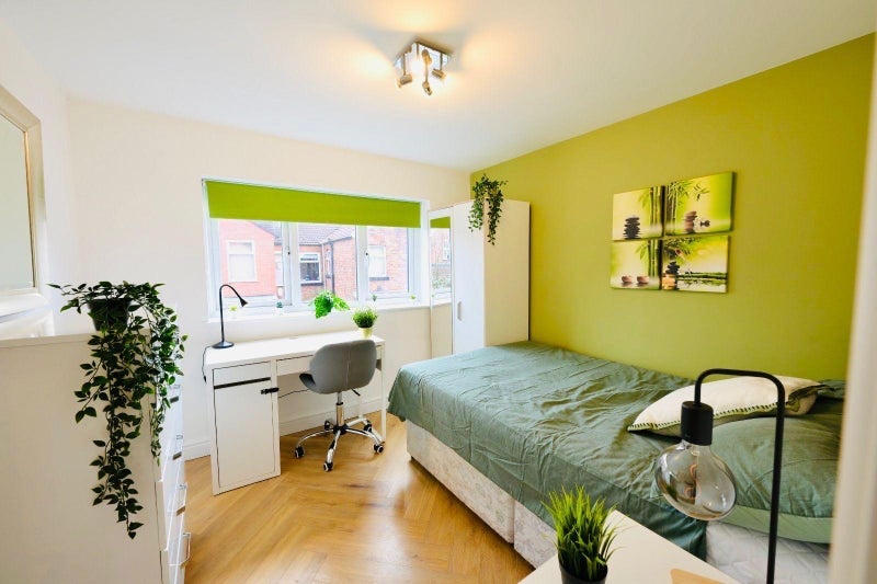 Room Whitby Road in Manchester