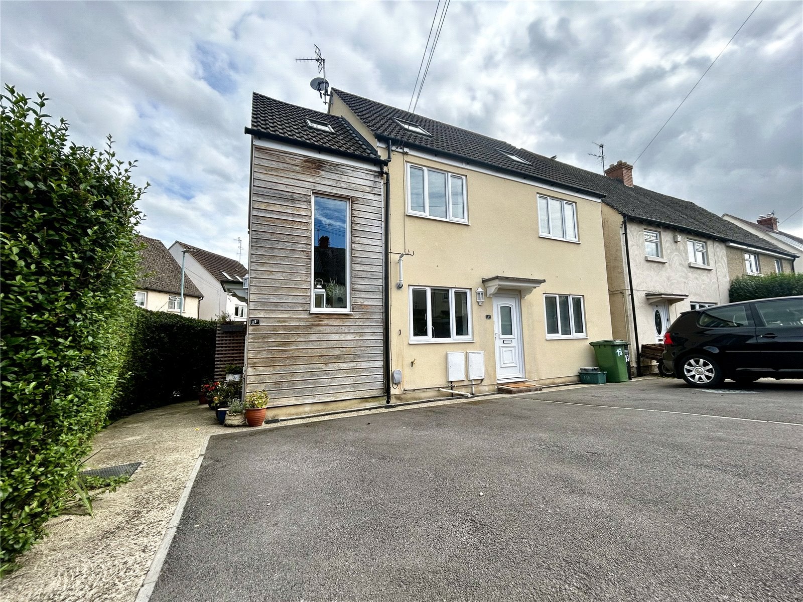 Flat Devereaux Crescent in Stroud