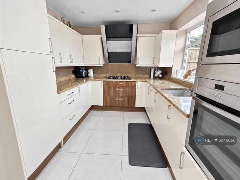 House Belmont Avenue in Greater London