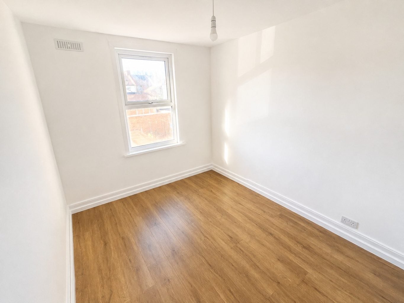 Flat Croyland Road in Greater London