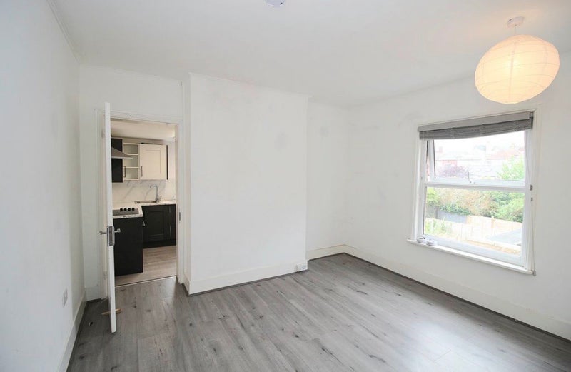 Room Cavendish Road in Greater London