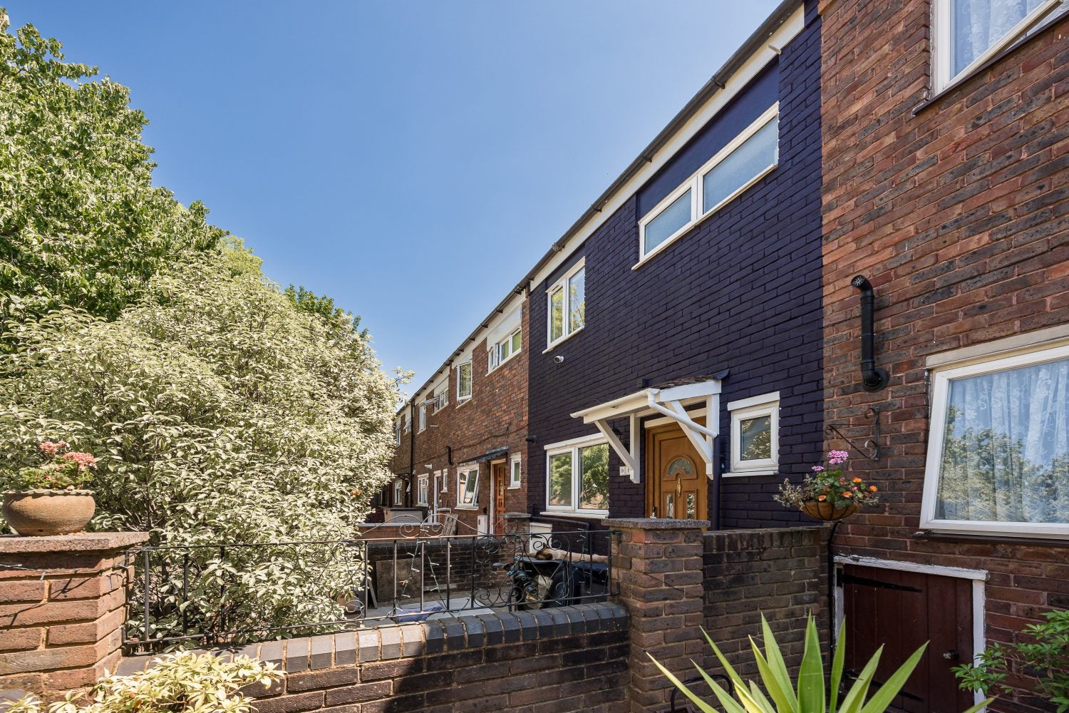 House Gideon Road in Greater London