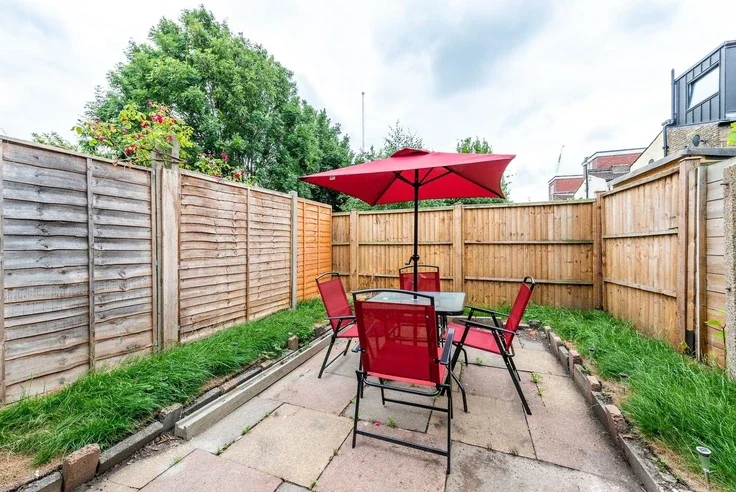 House Mitchley Road in Greater London
