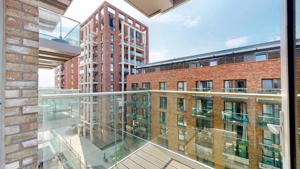 Flat Ironworks Way in Greater London
