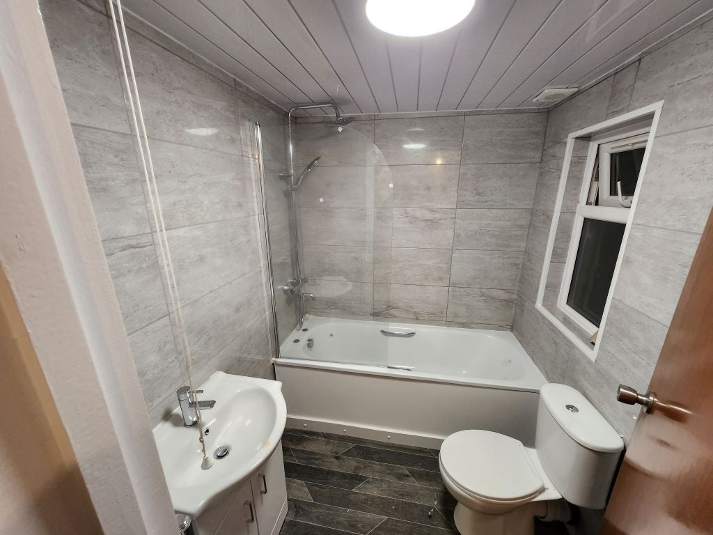 Flat Stockingstone Road in Luton