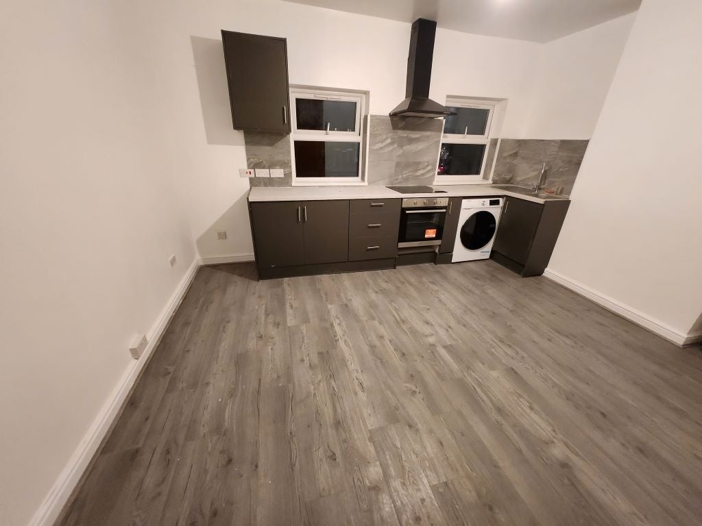 Flat Stockingstone Road in Luton