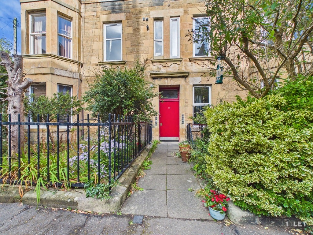 Flat Comiston Gardens in City of Edinburgh
