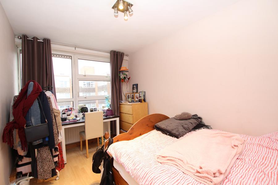 Room Stanley Road in Greater London