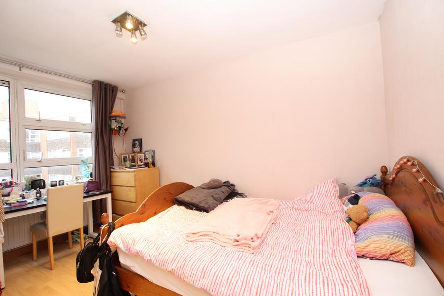 Room Stanley Road in Greater London