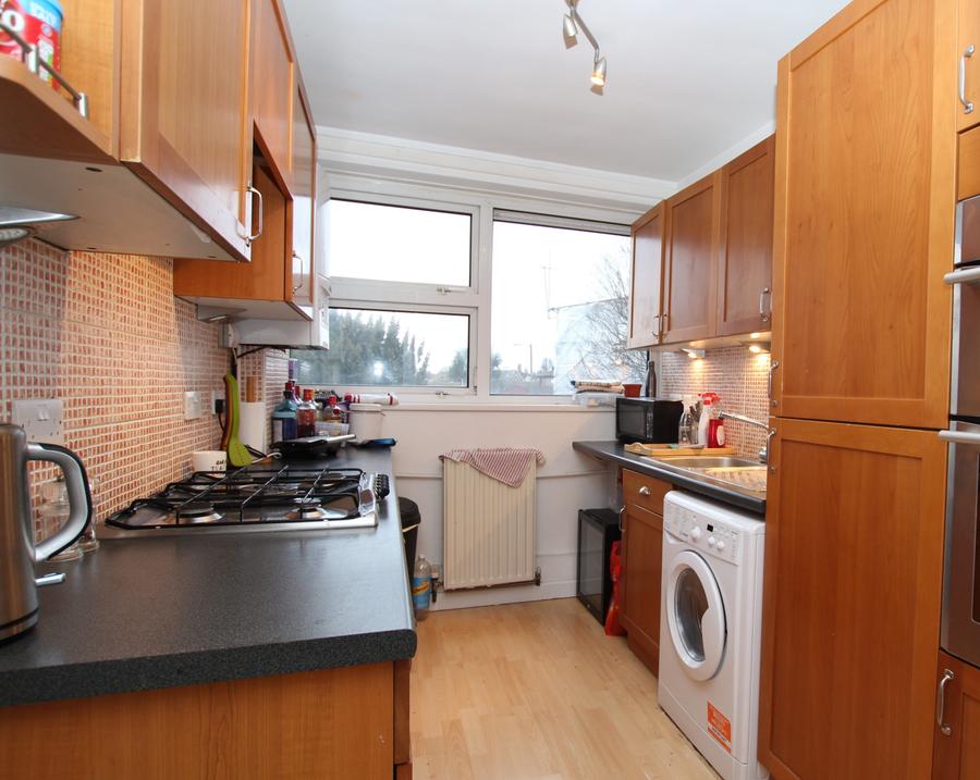 Room Stanley Road in Greater London