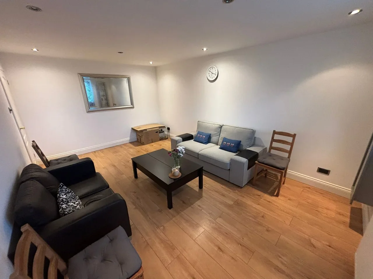 Flat Parkfield Avenue in Greater London