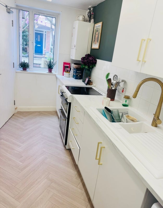 Room Russell Place in Greater London