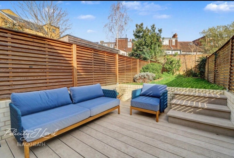 Room Stuart Road in Greater London