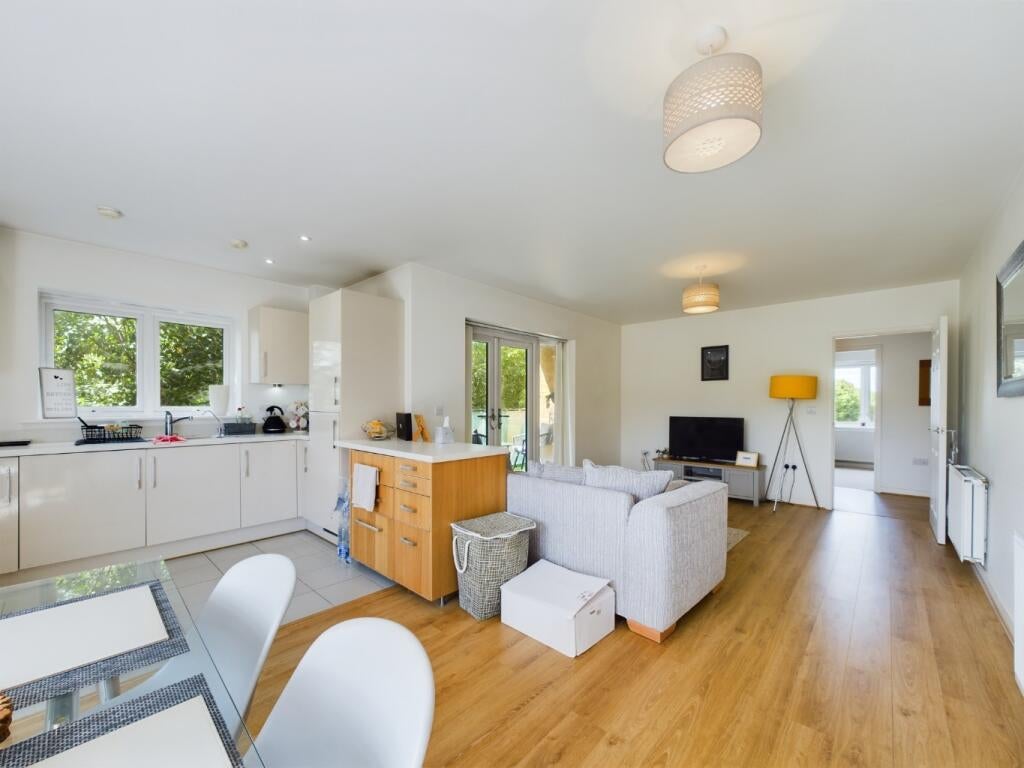 Flat Brooks Mews in Aylesbury