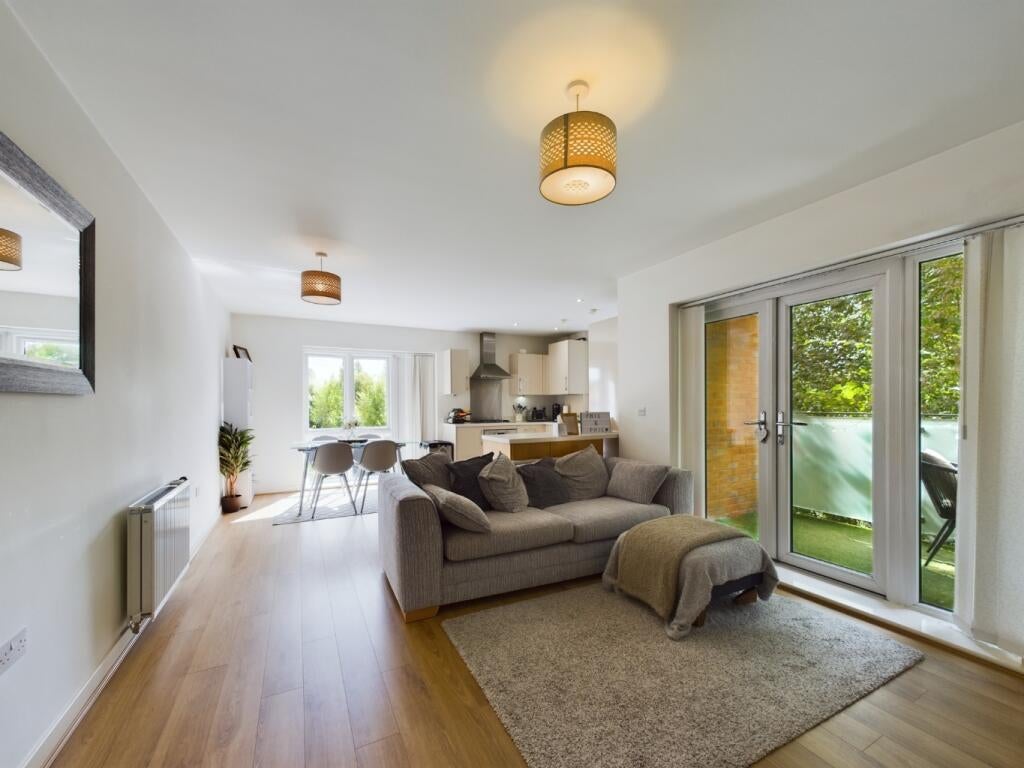 Flat Brooks Mews in Aylesbury