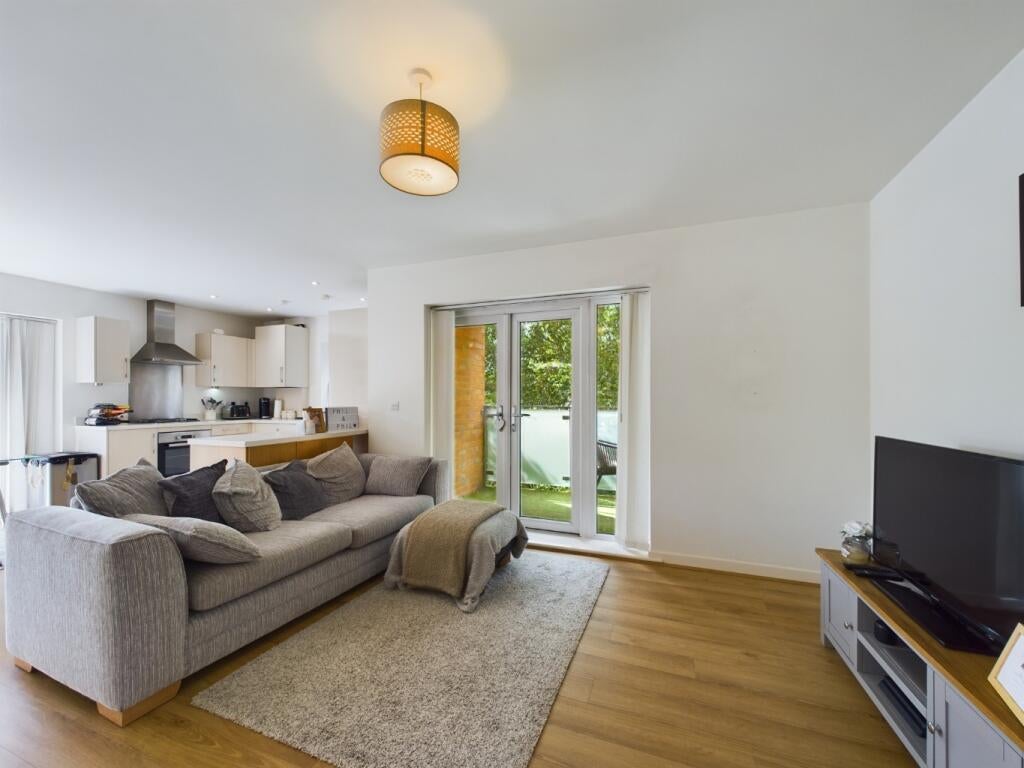 Flat Brooks Mews in Aylesbury