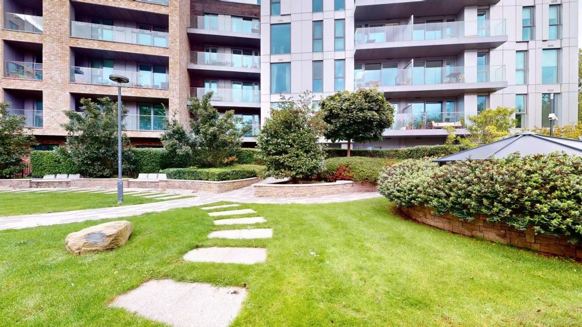 Flat Blackstock Road in Greater London