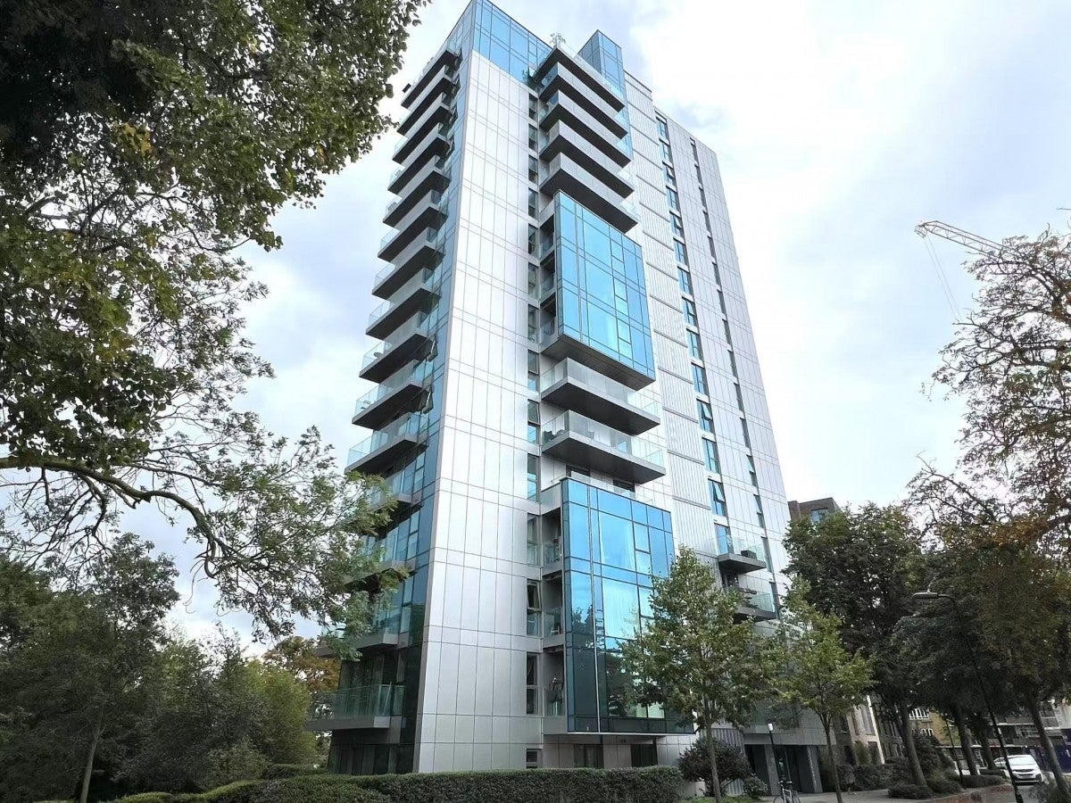 Flat Blackstock Road in Greater London