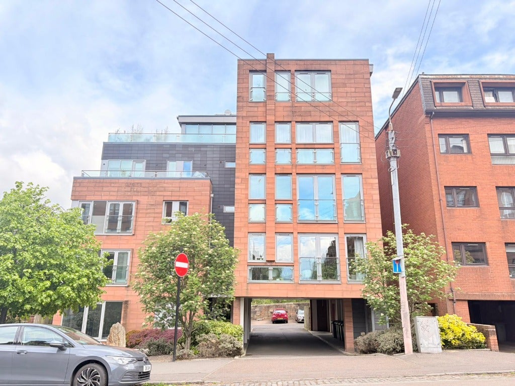 Flat Novar Drive in Glasgow