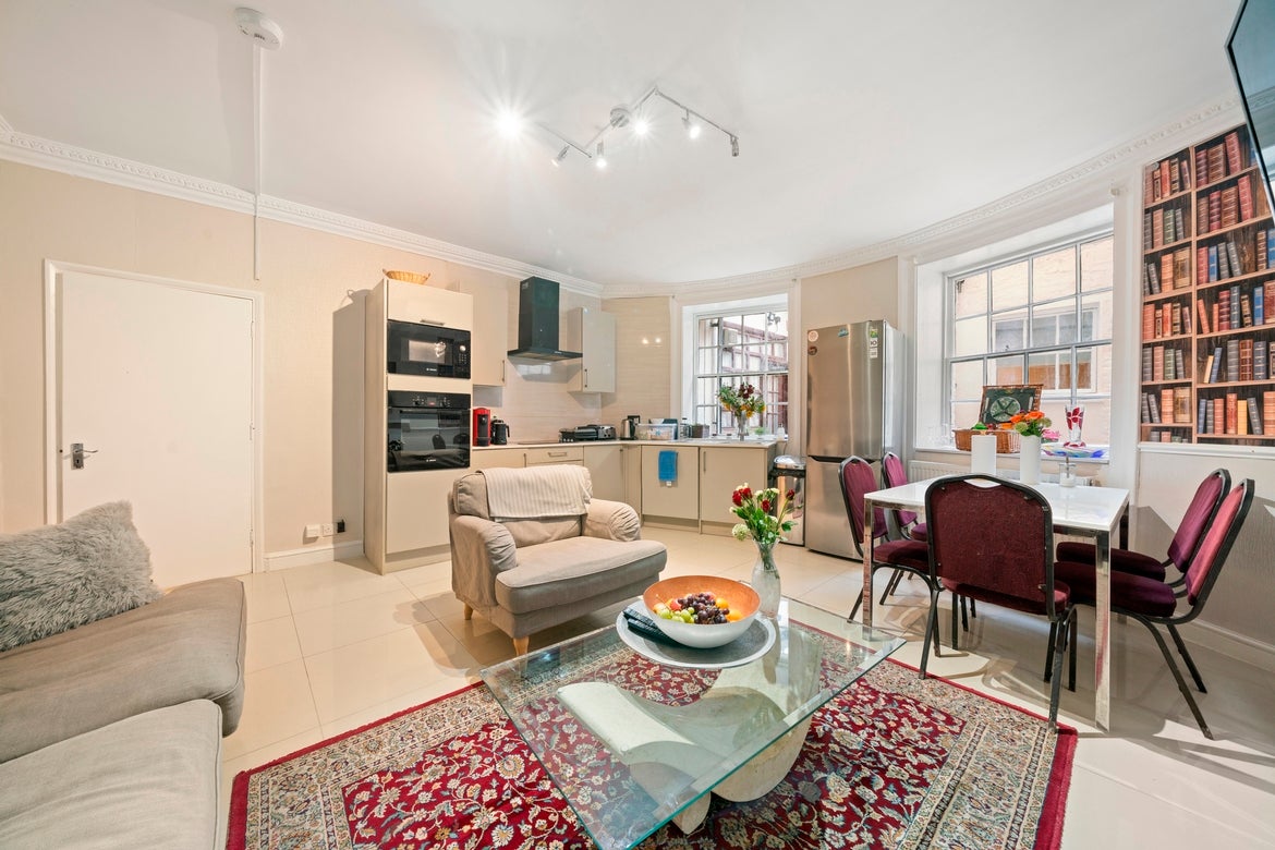 Flat Gloucester Place in City of Westminster