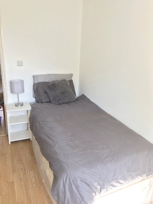 Room Nelson Mandela Road in Greater London