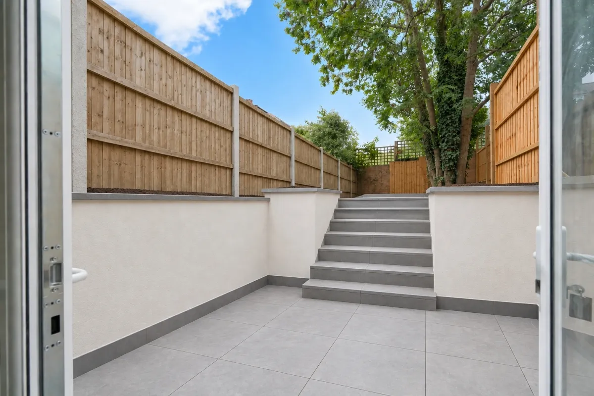 Flat Crouch Hill in Greater London