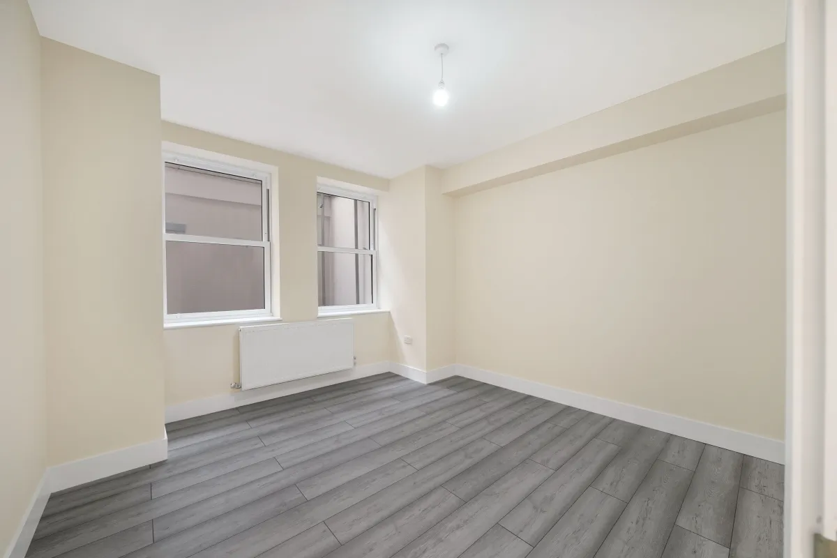 Flat Crouch Hill in Greater London