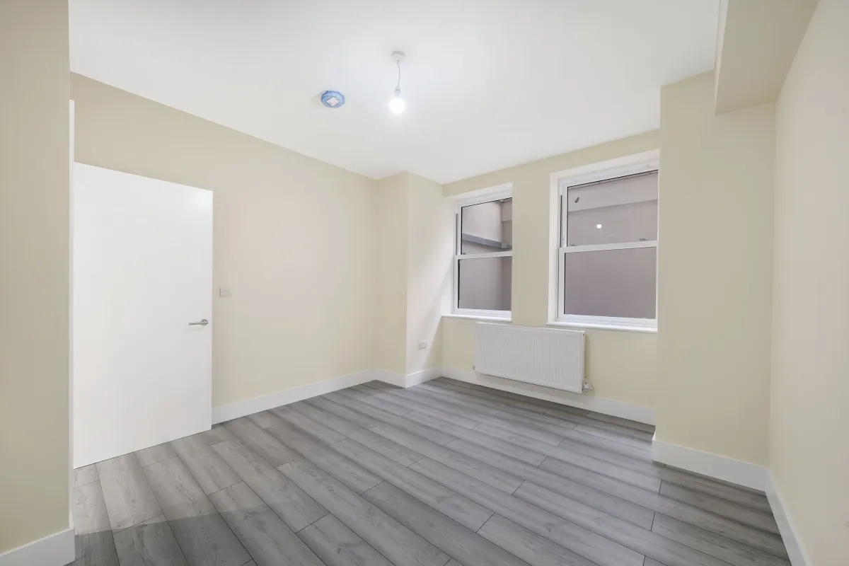Flat Crouch Hill in Greater London