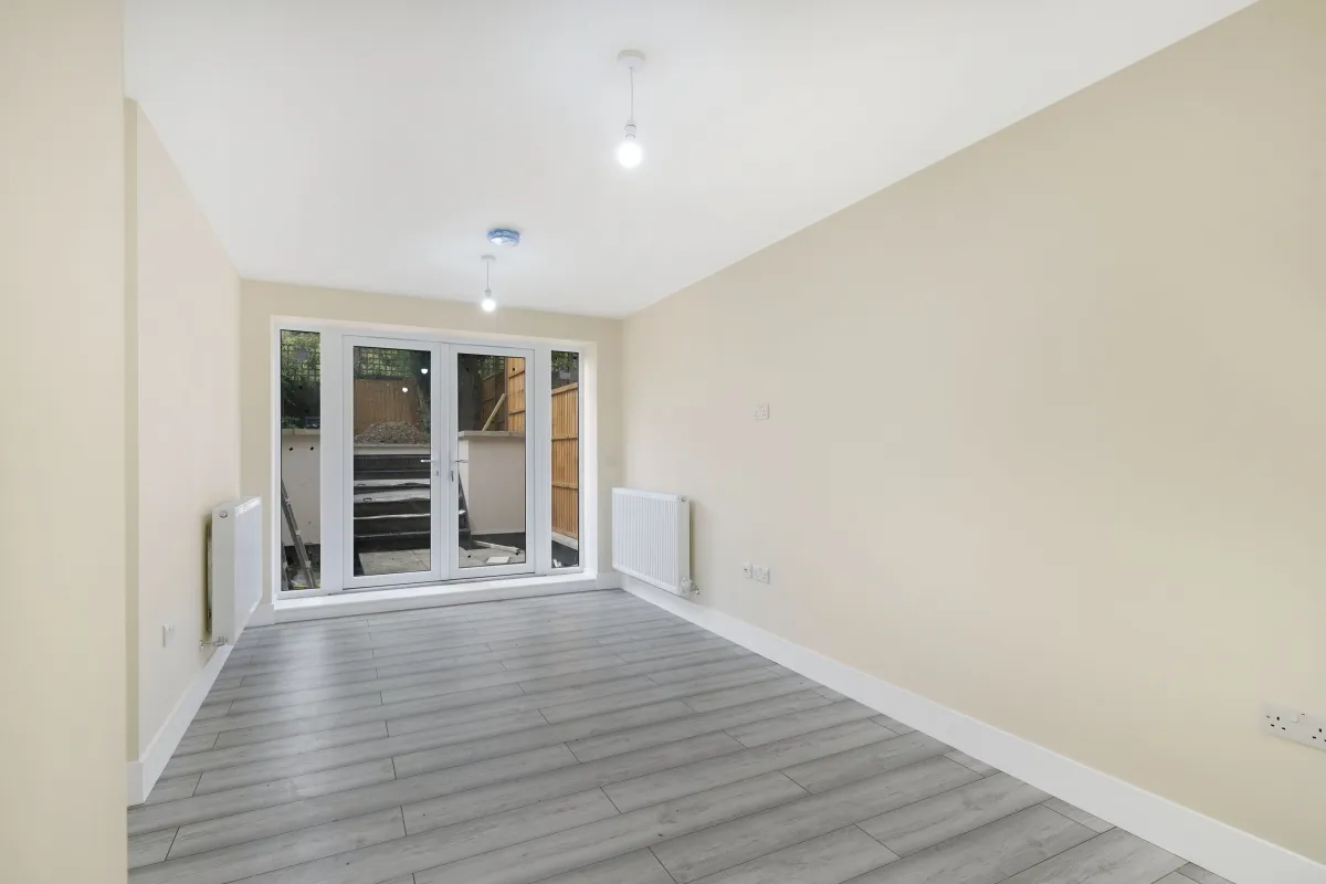 Flat Crouch Hill in Greater London