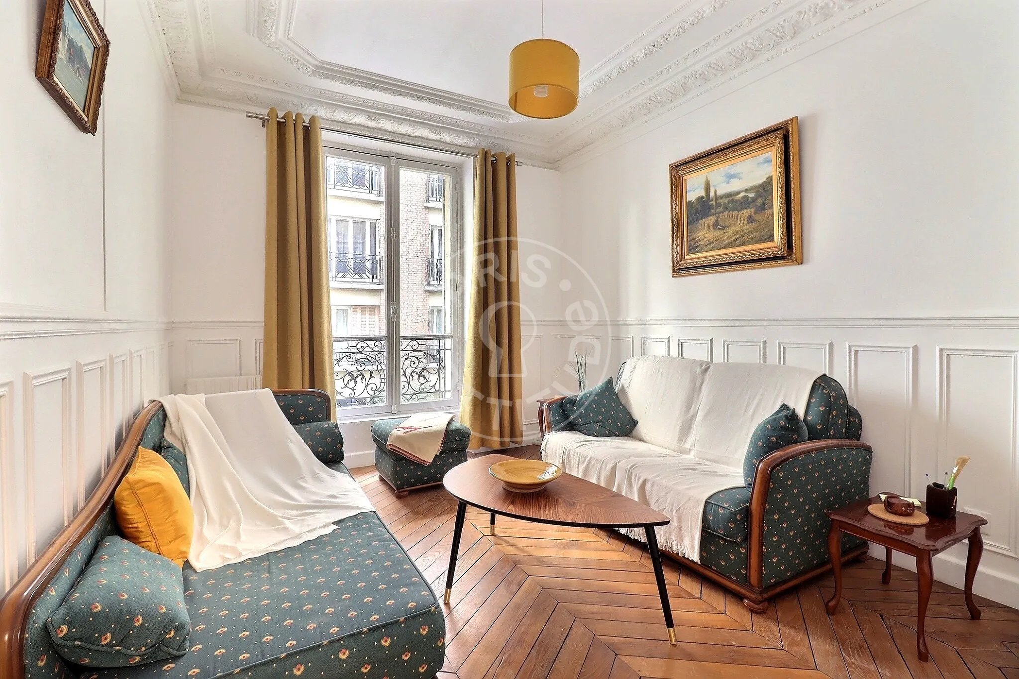 Flat Rue de Navarre in Paris