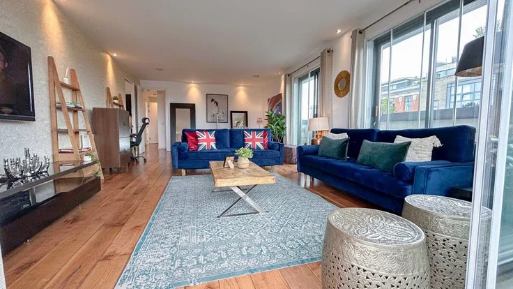 Flat Holford Yard in Greater London