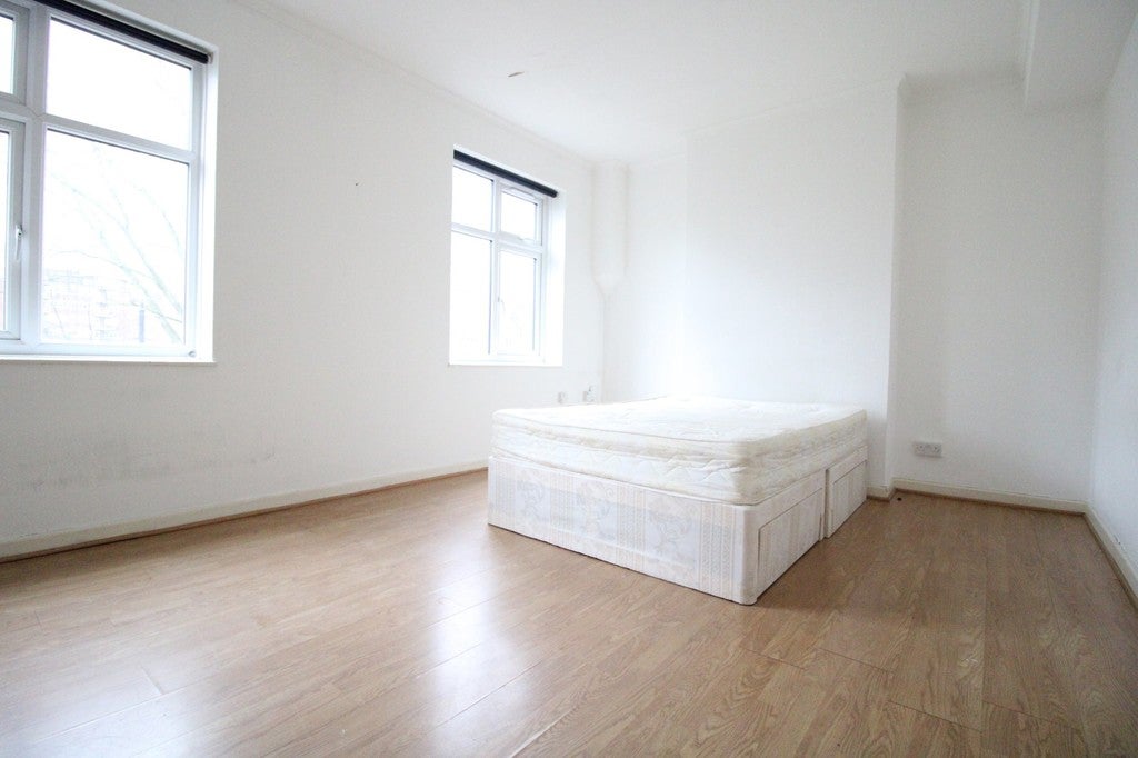 Flat Haberdasher Street in Greater London
