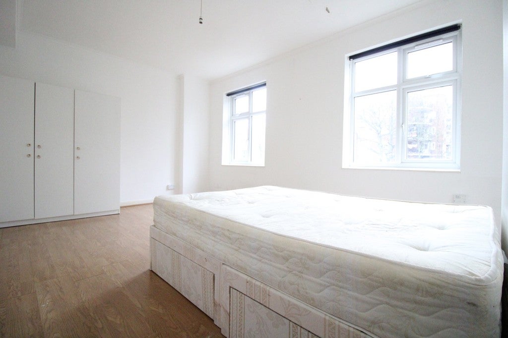 Flat Haberdasher Street in Greater London