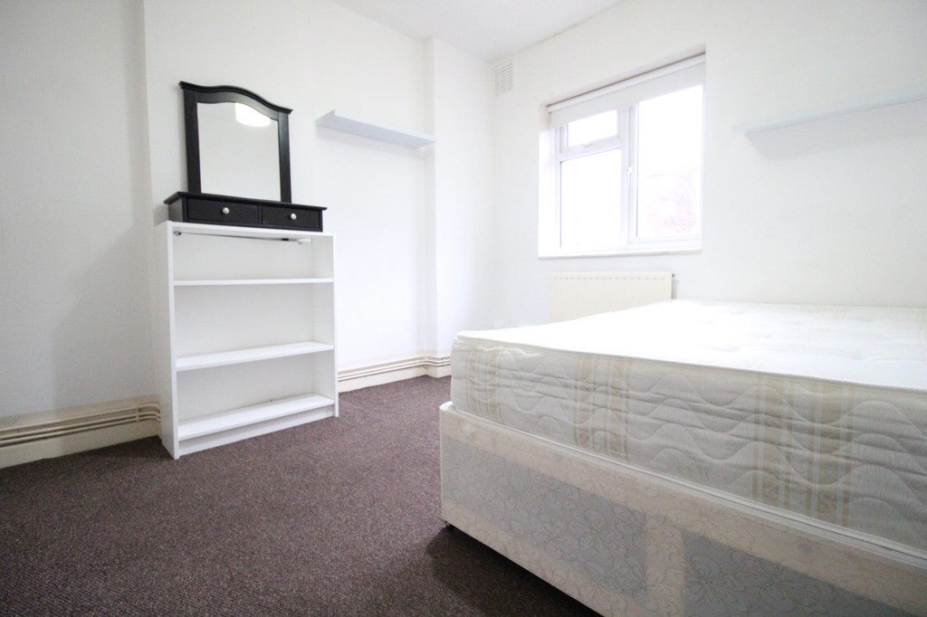 Flat Haberdasher Street in Greater London