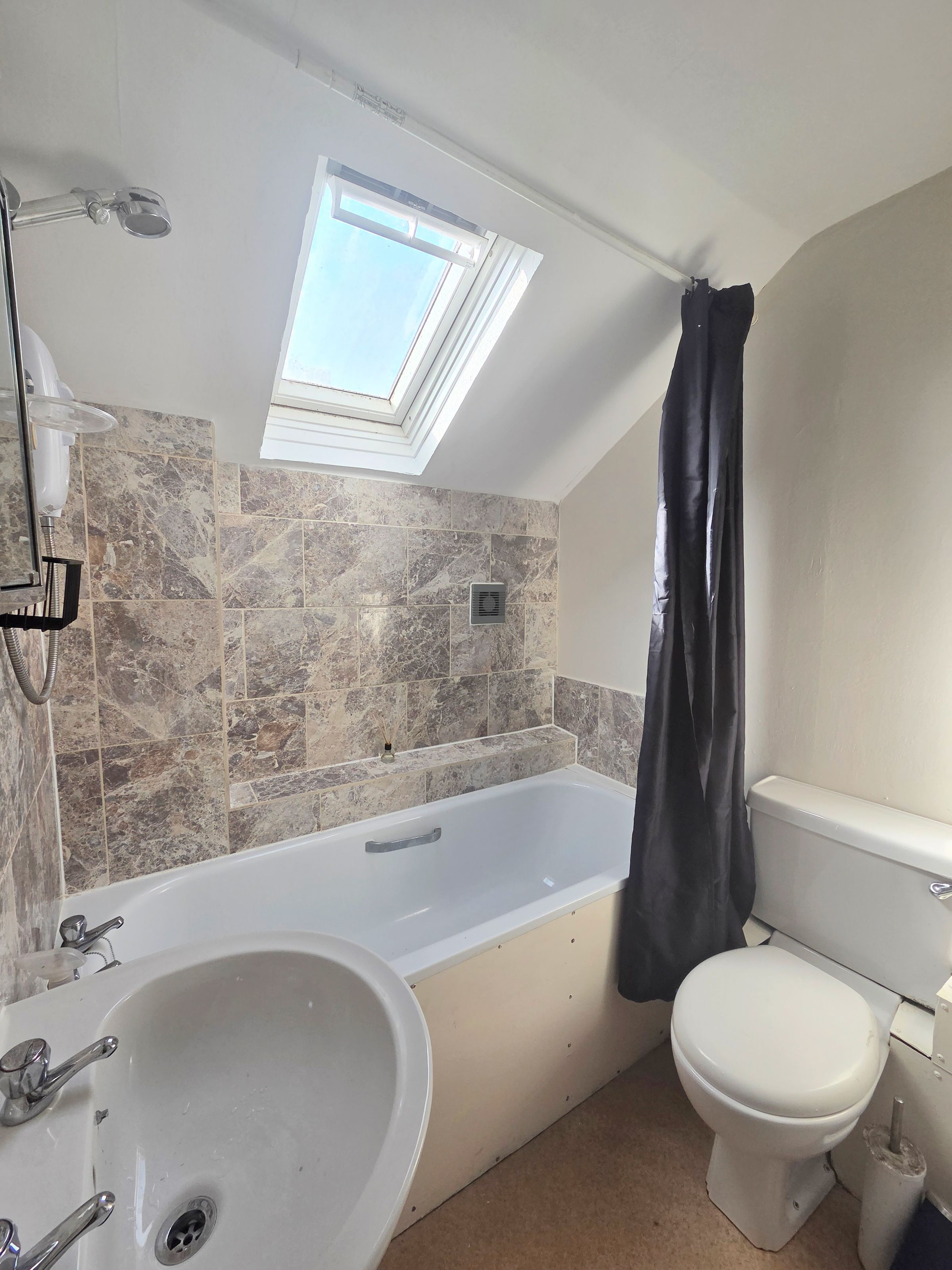 Flat Wyndham Street in Bridgend